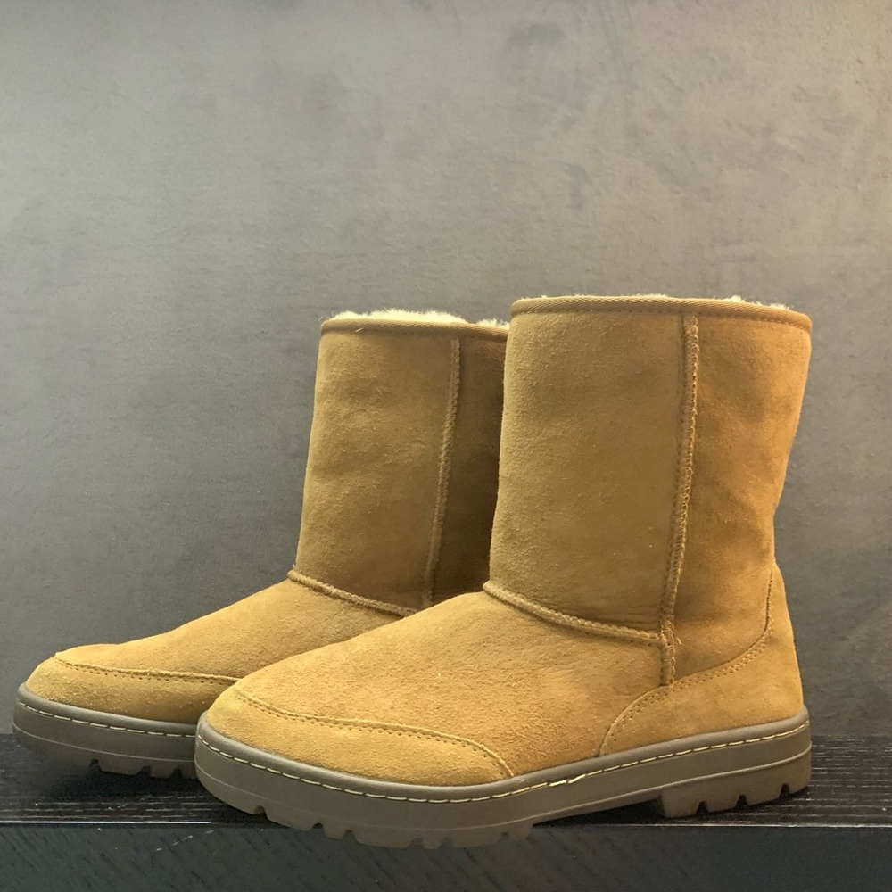 Womens warm and cozy UGG boots size 11